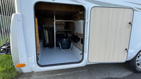 Spacious luxury 4 person Pilote camper many extras Queens bed semi-integrated 2013
