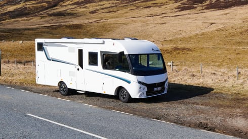 Spacious integral camper for 5 people