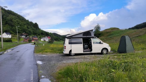 Liv – 2p Volkswagen campervan uit 2009