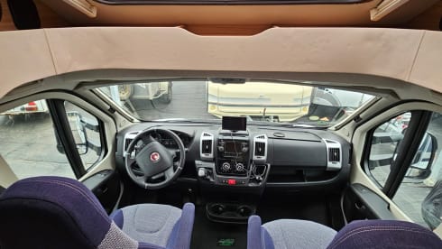 Sky wave – 4p Knaus semi-integrated from 2017