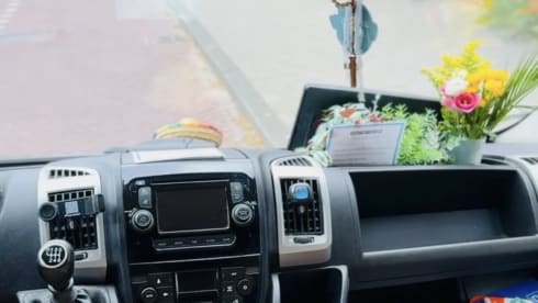 Wildkamperen, off-grid leven, eindeloze vrijheid 🌲🌞 ga waar je wilt, wanneer je wilt, zonder afhankelijk te zijn van campings of stroompunten! – 🔋🌞 Zelfvoorzienende Fiat camper met 3 zitplaatsen, klaar voor avontuur!