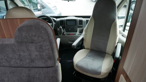McLouis M700, 6 couchages et assises.