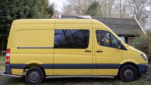 Drommedaris – 2p Land Rover defender 110 met rooftop uit 1985