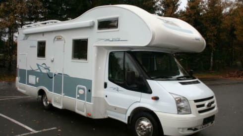 Km vrij – Luxury 4 person(*) Ford Rimor Alcove