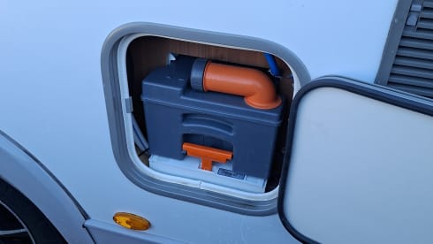 Camping-car semi-intégré LMC CRUISER T732 pour 4 personnes, à partir de 2020