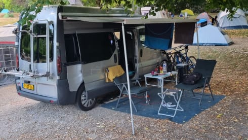 Compact but very complete camper bus 2 persons