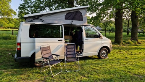 Self-built VW T5 camper for 2 people