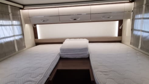 FORSTER 738 EB, 4 persons, garage and scooter included