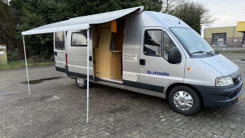 Factory campervan La-strada Airco (flexible pick-up and return)