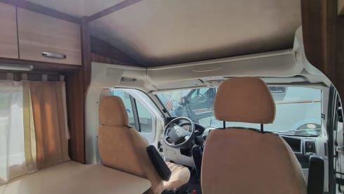 Maatje  – 2p McLouis semi-integrated uit 2011