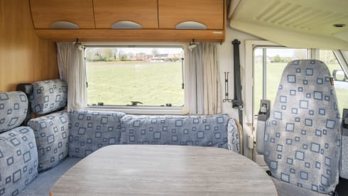 Camper Homer – Spacious integral camper with lots of comfort!
