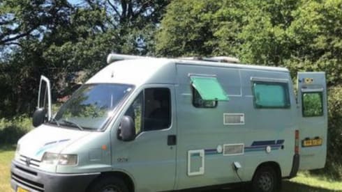 Billie – 2p Peugeot bus from 2000