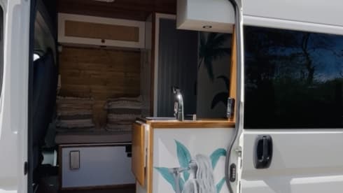 Annabel – Fabulous Off Grid Camper with Unique Design