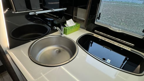 Mobilynn – Splinternieuwe McLouis Carat integraal 870 (4p)