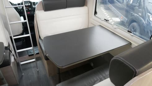 Chausson C656 Alcove, 6 Seats/Berths