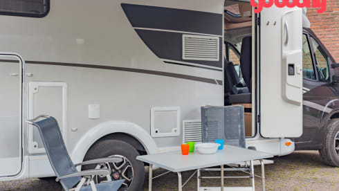 11/20 – 2 berth motorhome with single beds - Automatic