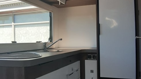 Enya – 4p Benimar semi-integrated uit 2024