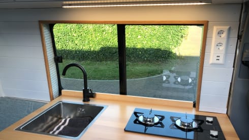 Hank the Van – Luxury off-grid Mercedes Sprinter