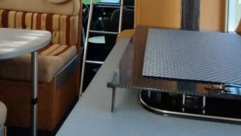 Elliot – Spacious 5-person Ford Trigano Elliot