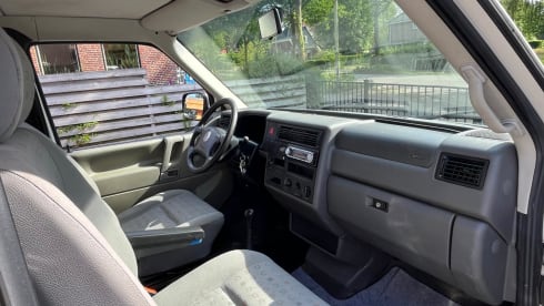 Willem – 2-seater Volkswagen bus from 2000