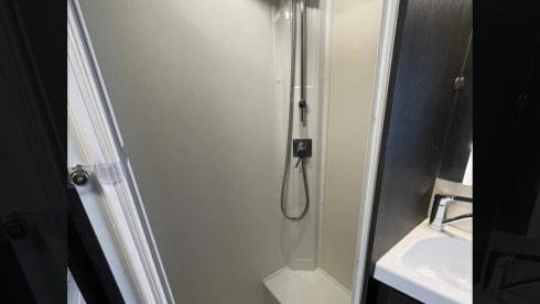Earth Roamer – 6 berth Ford alcove from 2019