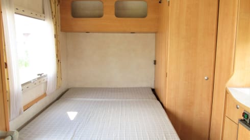 De Chausson – Beautiful 2 person compact Chausson camper