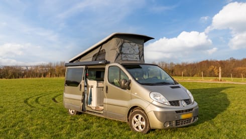 Roza – 4p Renault Camperbus from 2011 - suitable for almost any adventure!