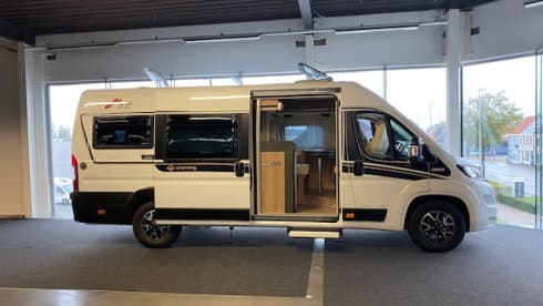 Carthago Malibu 640 LE Coupé First Class Two Rooms - Year 2024
