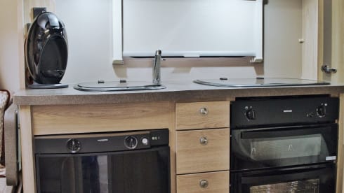 Pearl –  Essex based,4 berth luxury for your Summer/Autumn break.Insurance included