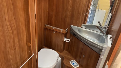 Sjors – Fiat Ducato Dethleffs Queens bed