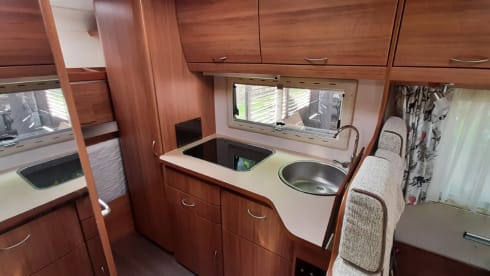 Eura Mobil 4p family camper 