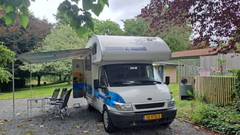 3-person Ford Rimor 2002 AIRCO