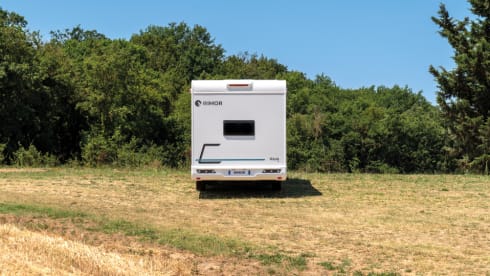 Family – Brand new 7-person alcove camper with bunk beds
