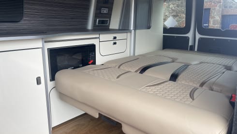 Daisy – 4 berth Volkswagen campervan from 2016