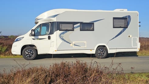 Titanium – Luxury 4 person Camper (extra air conditioning, smart TV, Alpine navigation/radio)