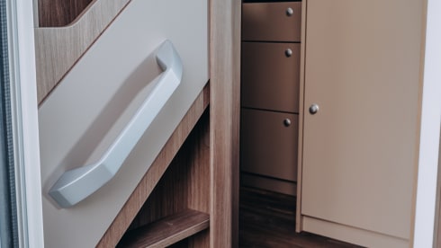 JustCamper Schoonhoven – 2025 Carado 2-5 pers. T328 Pro+ semi-integrated Automatic new MY2026 