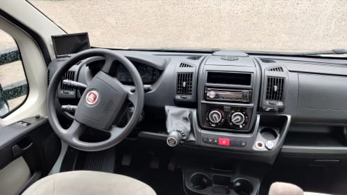 Luxury 2/3 person Carado T377 semi-integrated from 2015 with single beds