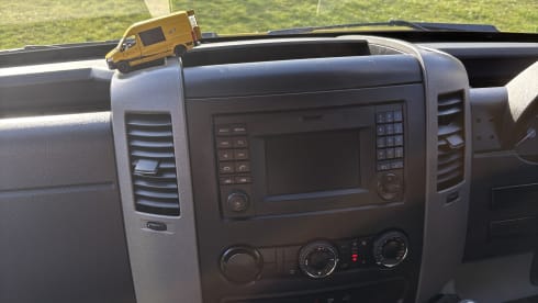 BumbleBee – 4 berth Mercedes-Benz campervan from 2015