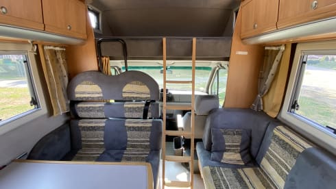 4 person Volkswagen Karmann Missouri alcove from 2005