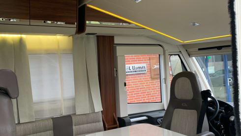 Ultimate Luxury and Comfort (Automatic + Towbar)