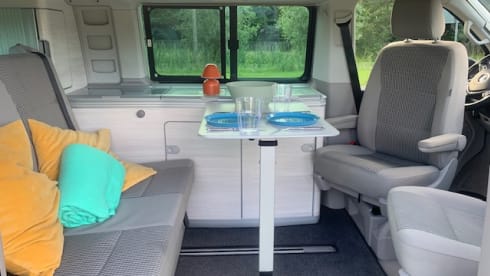 Hotel California – Blessed Volkswagen California 4p automatic