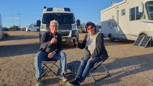 QPO "Zo wijd de wereld strekt"        " – Reliable and well-maintained bus camper.