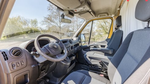 Extra high luxury off-grid camper for 2 adults and 1 child 