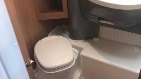 Beautiful, spacious camper with heating and air conditioning