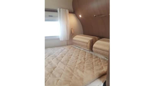 Adriatik – 4p Adria Mobil integrated uit 2007