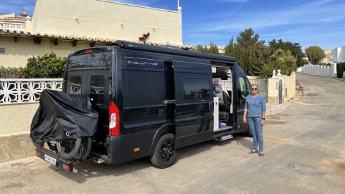 Tourne 6.4 – New Bus Camper for Rent Peugeot Boxer