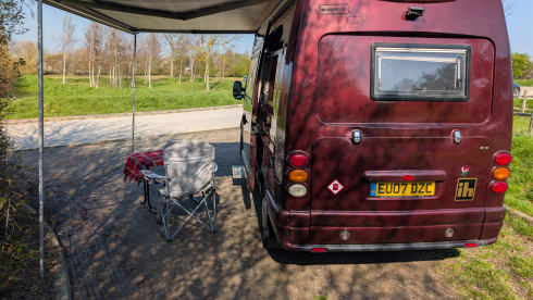 The Master – 2 berth fully equipped and off-grid Renault motorhome/campervan 