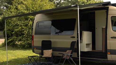 De Suite – 3p Mercedes-Benz campervan from 2024