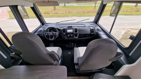 C17 – Luxe Sunlight I67S Automaat 2x Airco 4P