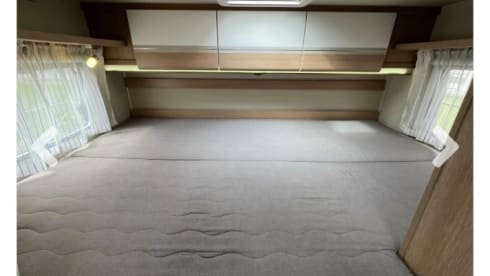 Mammoet – Super complete Sunlight A70 alcove for 6 people. 